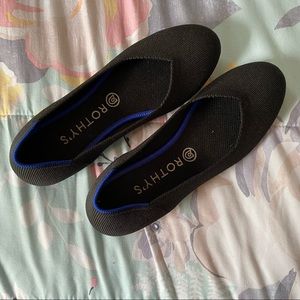 Black Rothy’s Flats